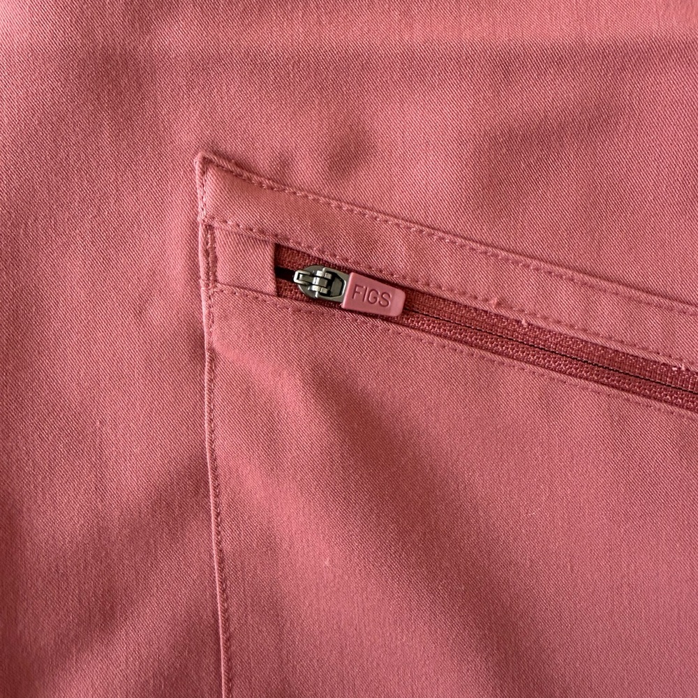Figs Short Sleeve Zip-Up Top - Picture 3 of 4